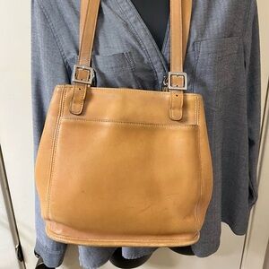 Vintage 90’s Coach Tan Bucket Shoulder Bag C9P-6008
